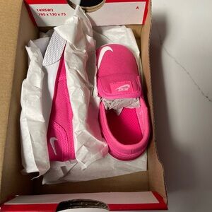 Nike Kids Fuchsia Sneakers